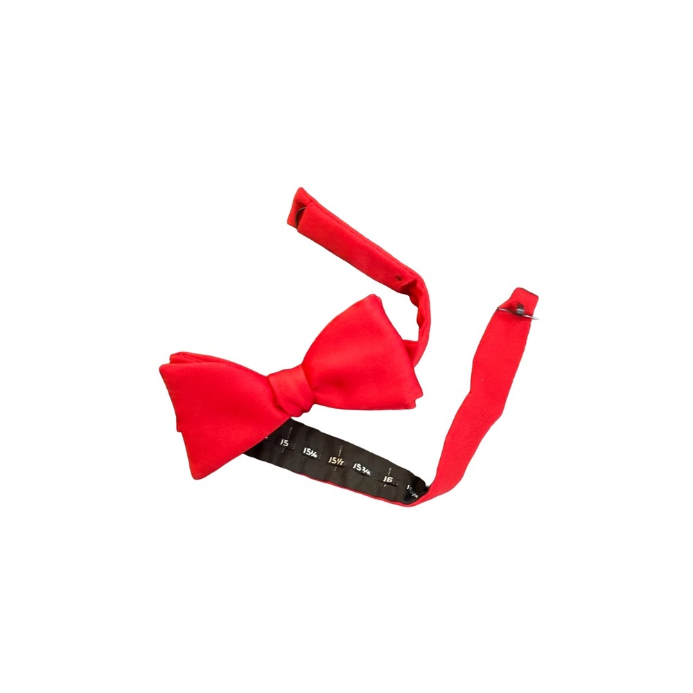 NEIMAN MARCUS silk adjustable bow tie